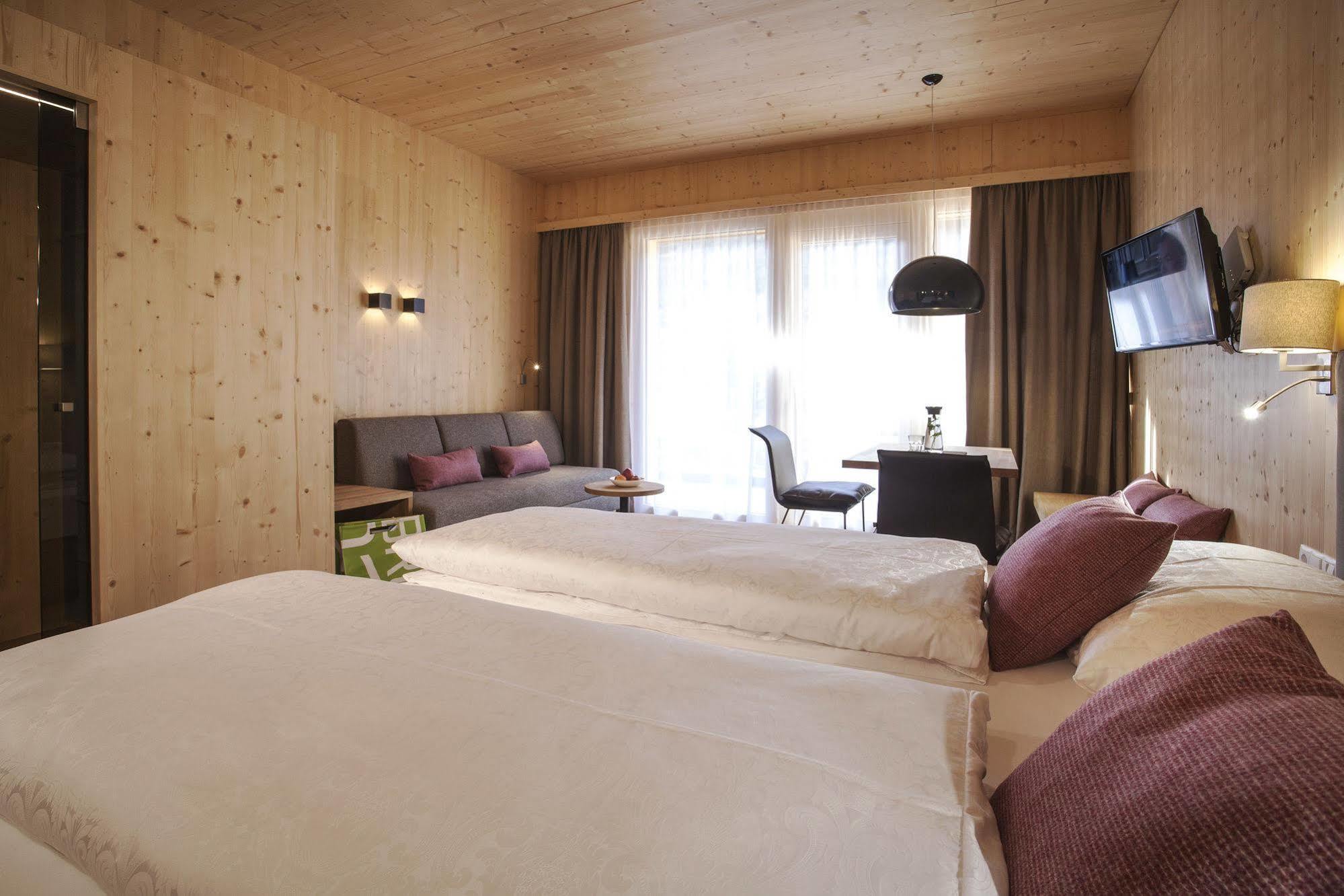 Natuerlich Hell. Aparthotel & Camping Fuegen Exterior photo